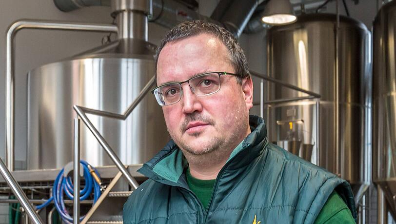 Giesinger-Bräu-Chef Steffen Marx hat zwei Preise auf seiner Karte abgedruckt. Giesinger-Bräu-Chef Steffen Marx hat zwei Preise auf seiner Karte abgedruckt.