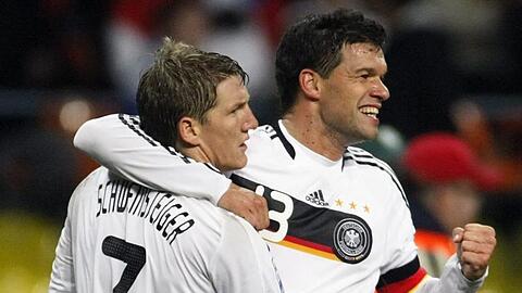 Bastian Schweinsteiger und Michael Ballack, der für die WM ausfällt.