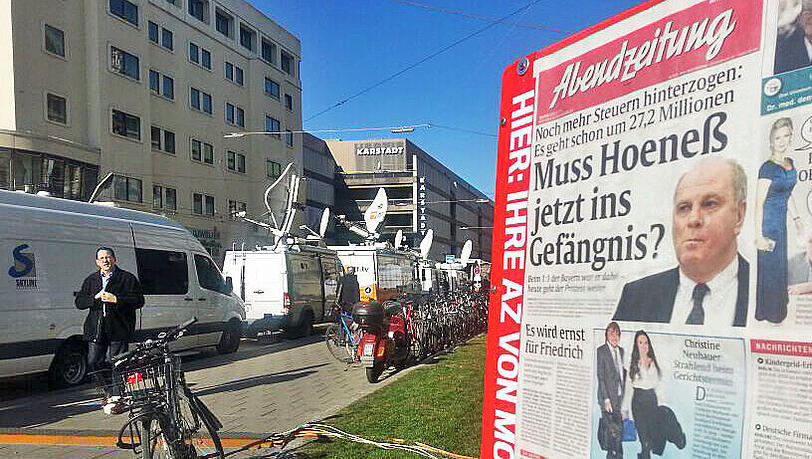 Uli Hoeneß soll noch mehr Steuern hinterzogen haben. Muss der Bayern-Präsident ins Gefängnis? Verfolgen Sie hier den Liveticker vom dritten Verhandlungstag. Uli Hoeneß soll noch mehr Steuern hinterzogen haben. Muss der Bayern-Präsident ins Gefängnis? Verfolgen Sie hier den Liveticker vom dritten Verhandlungstag.