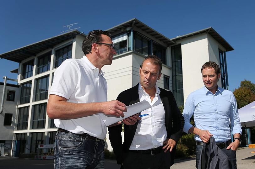 Die DFB-Delegation um Hansi Flick besucht das Nachwuchsleistungszentrum der Löwen.
