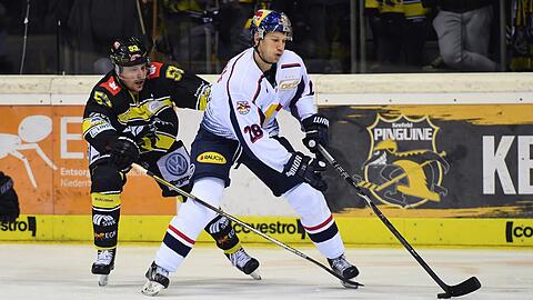 Kämpfen um Platz 1: Frank Mauer (r.) und der EHC München.