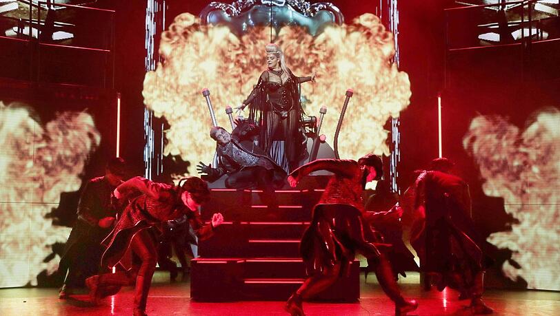 Mit viel Theaterdonner, Lichtinstallationen und den Queen-Songs ist "We Will Rock You" eine überwältigende Show.