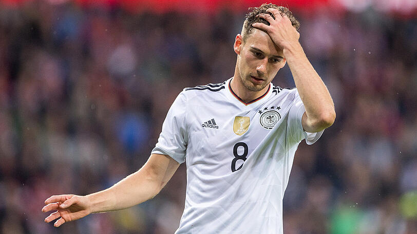 Leon Goretzka - Note 3: Die Bayern wollen den Schalker Mittelfeld-Motor. In seinem vierten Länderspiel versuchte er sich mit Weitschüssen &ndash; erst zu zaghaft, dann zu unpräzise. Um Abschlüsse bemüht.