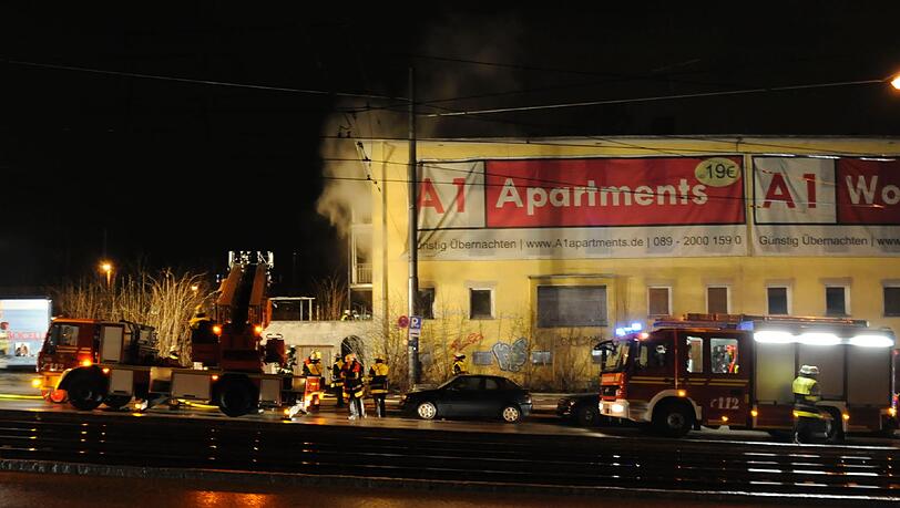 In diesem Abbruchgebäude war das Feuer ausgebrochen. In diesem Abbruchgebäude war das Feuer ausgebrochen.