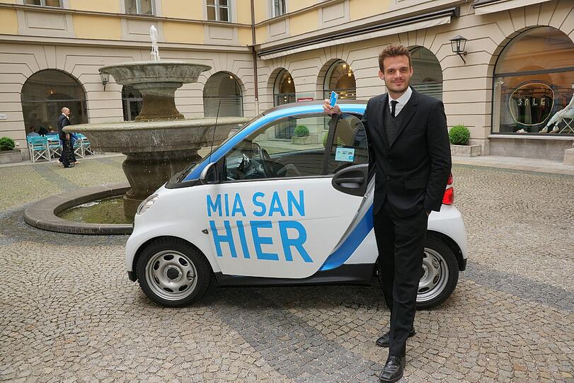 car2go präsentiert sich mit Mitarbeiter Florian Schleich und einem coolen Spruch in der Briennerstraße.