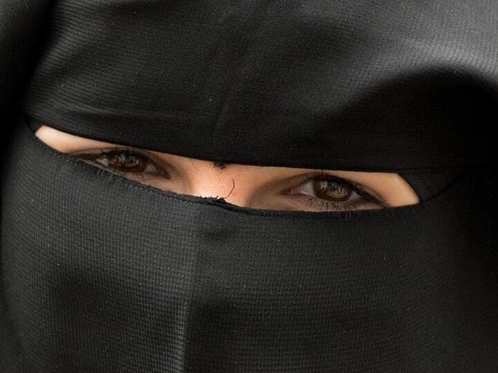 Hamburgs Schulsenator Rabe will in der Debatte um ein Nikab-Verbot an Schulen so schnell wie möglich das Hamburger Schulgesetz ändern.