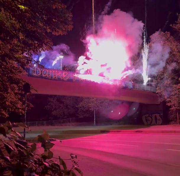 „Danke für 250.000“: Löwen-Fans feiern am Giesinger Berg den Erfolg der Spenden-Aktion „Danke für 250.000“: Löwen-Fans feiern am Giesinger Berg den Erfolg der Spenden-Aktion