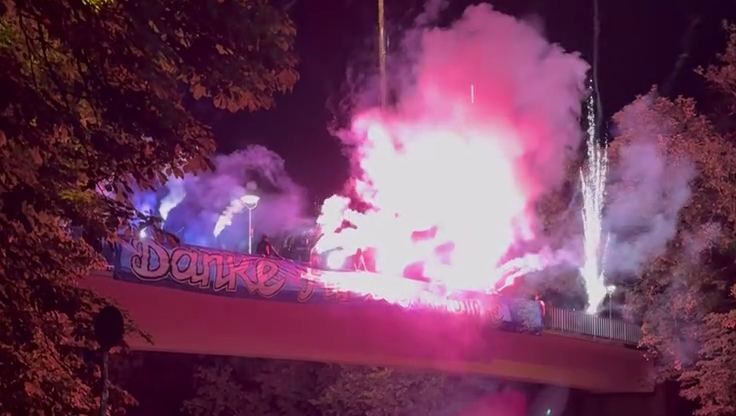 &bdquo;Danke f&uuml;r 250.000&ldquo;: L&ouml;wen-Fans feiern am Giesinger Berg den Erfolg der Spenden-Aktion