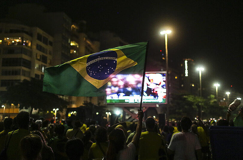 Jubel auch in Rio De Janeiro. Es ist ein Debakel für Rousseff, jetzt kann der Senat bis Ende April mit einfacher Mehrheit für eine Suspendierung von 180 Tagen stimmen. Foto: Antonio Lacerda