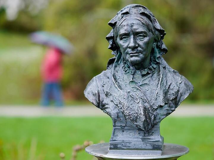 Büste der Pianistin und Komponistin Clara Schumann.