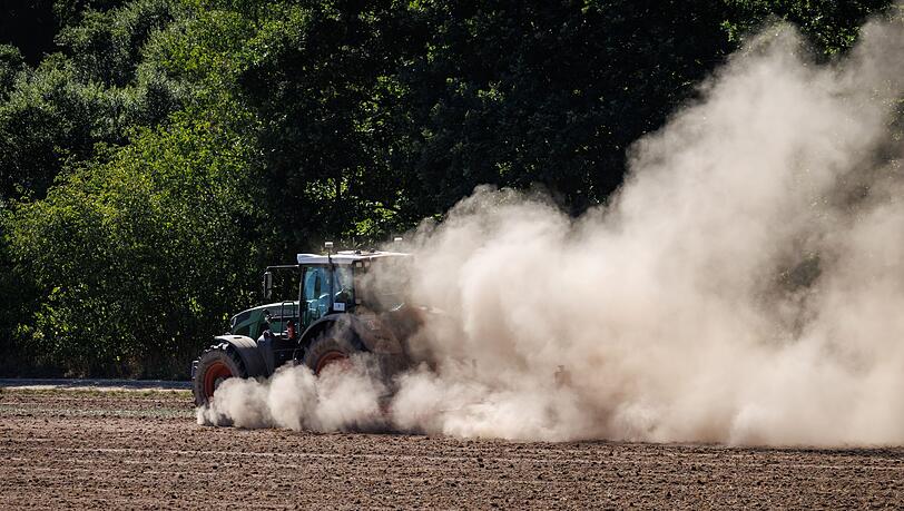 In den vergangenen Tagen hat es geregnet, doch die Monate der Trockenheit zuvor bescheren den Bauern Ernteeinbußen. (Symbolbild) In den vergangenen Tagen hat es geregnet, doch die Monate der Trockenheit zuvor bescheren den Bauern Ernteeinbußen. (Symbolbild)