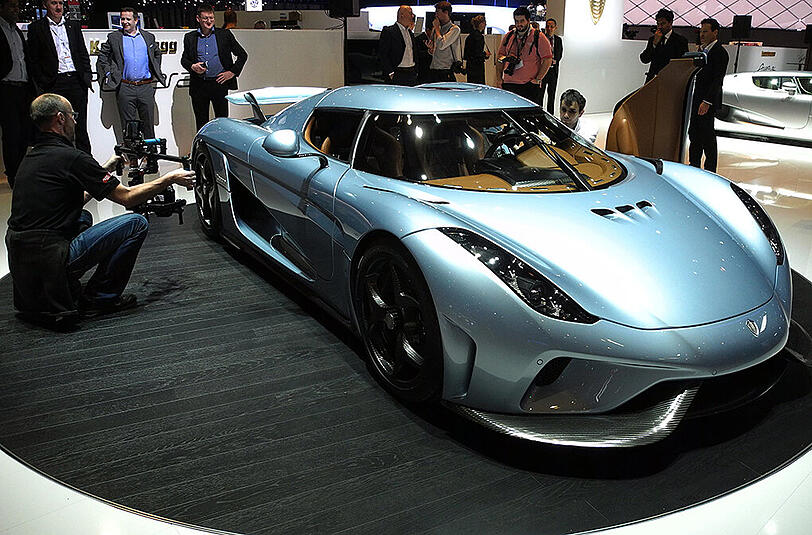 Neuer Rekord für Serienautos: Der nur 1,11 Meter hohe Koenigsegg Regera mobilisiert eine Systemleistung von 1103 kW/1500 PS.