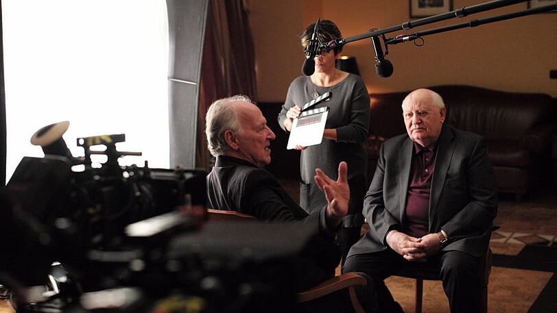 Werner Herzog (links) im Gespräch mit Michail Gorbatschow.