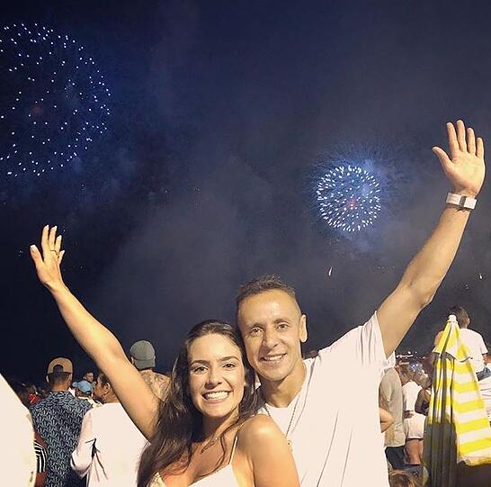 Rafinha mit seiner Freundin Fe.