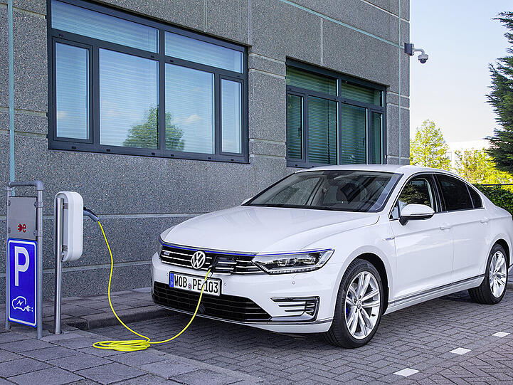 Das Ladekabel soll durch eine induktive Ladestation abgelöst werden