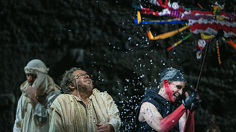 Thomas Atkins (Froh), Christian Gerhaher (Wotan) und Brenton Ryan (Loge) im "Rheingold".