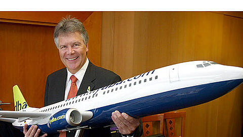 Hat ein Faible für die Fliegerei:  Hans Rudolf Wöhrl .