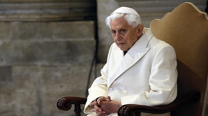 "Es war natürlich immer auch eine Last", sagt Benedikt XVI. seinem Biografen über sein Pontifikat.