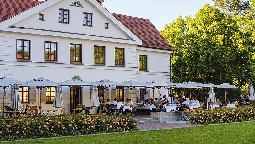 Im Rauchensteiner-Haus auf der Mühleninsel in Landshut befindet sich das beliebte Restaurant. Der Eigentümer befürchtet Lärmbeschwerden, wenn eine neue Seniorenresidenz gebaut wird.