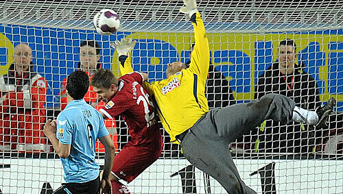 Gabor Kiraly: Die besten Bilder vom Löwen-Keeper - auf dem Rasen und abseites des Platzes Gabor Kiraly: Die besten Bilder vom Löwen-Keeper - auf dem Rasen und abseites des Platzes