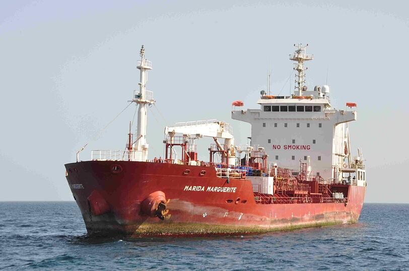 Das entführte Schiff "Marida Marguerite", fotografiert am 01.05.2010 nach der Freilassung vor der omanischen Küste