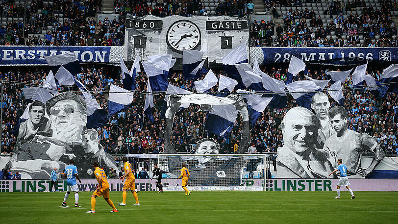 Choreo-Doping für die Löwen-Profis: Mit dieser imposanten Kulisse trieben die Fans die Sechzger zum 1:0-Heimsieg gegen Eintracht Braunschweig am 24. April 2016.