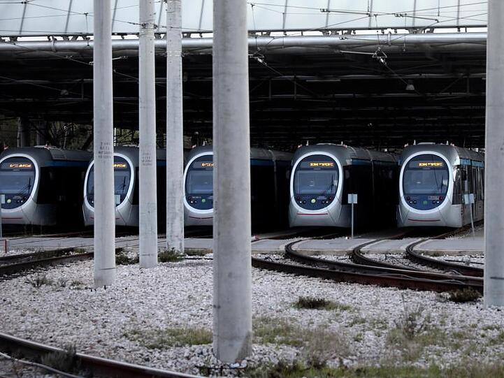 Straßenbahnen in Athen bleiben im Depot.