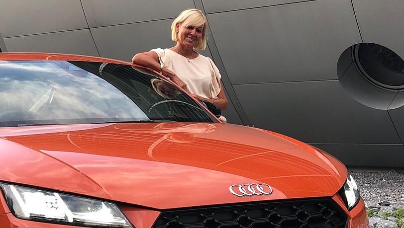 mid-Autorin Solveig Grewe lässt sich von der Optik und von den sportlichen Talenten des Audi TTS Coupe überzeugen. mid-Autorin Solveig Grewe lässt sich von der Optik und von den sportlichen Talenten des Audi TTS Coupe überzeugen.