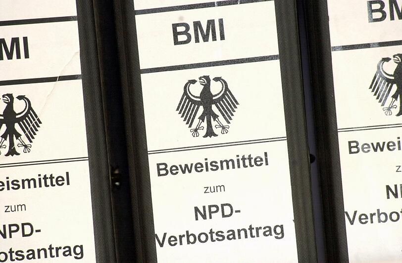 Beim ersten Verfahren gegen die NPD 2002 hatten alle drei Verfassungsorgane einen Antrag auf ein Verbot der rechtsextremen Partei gestellt.