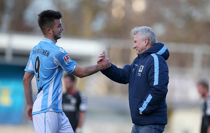 Ungeschlagen durch die Winter-Vorbereitung: Der TSV 1860 und Trainer Benno Möhlmann siegten am Samstag bei Wacker Burghausen mit 5:1.