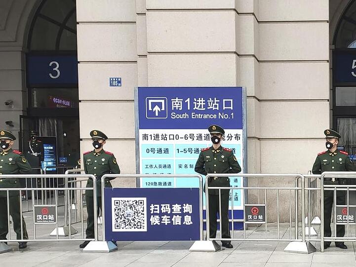 Gesperrter Bahnhof in Wuhan: Die chinesische Millionenmetropole steht praktisch unter Quarantäne.