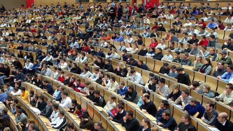 Hörsaal an der Karlsruher Universität Fridericiana Hörsaal an der Karlsruher Universität Fridericiana