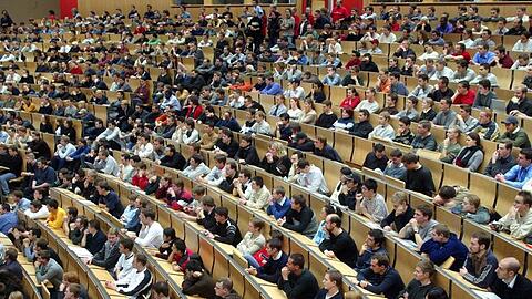 Hörsaal an der Karlsruher Universität Fridericiana