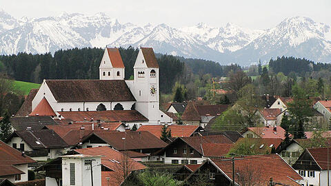 Nicht nur im Sommer ist die idyllische Wieskirche ein lohnendes Wanderziel.