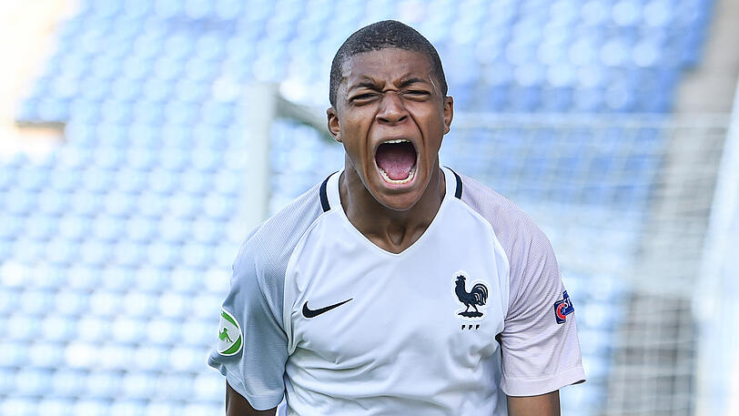 Kylian Mbappe bejubelt bei der U-19-EM sein Tor zum 3:1 für Portugal im Halbfinale gegen Frankreich.