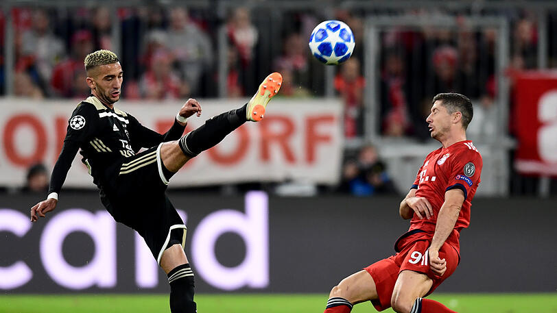Traf mit Ajax Amsterdam in dieser Champions-League-Saison bereits auf den FC Bayern: Hakim Ziyech (l.).