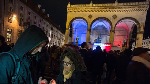 600 Münchner gedachten der Terroropfer von Paris. Die Bilder!