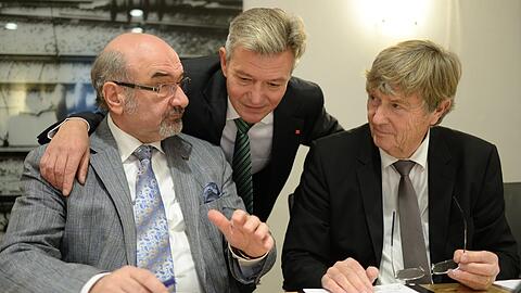 Horst Arnold im Gespräch mit Peter Bauer (l.) und Dieter Eckermann.