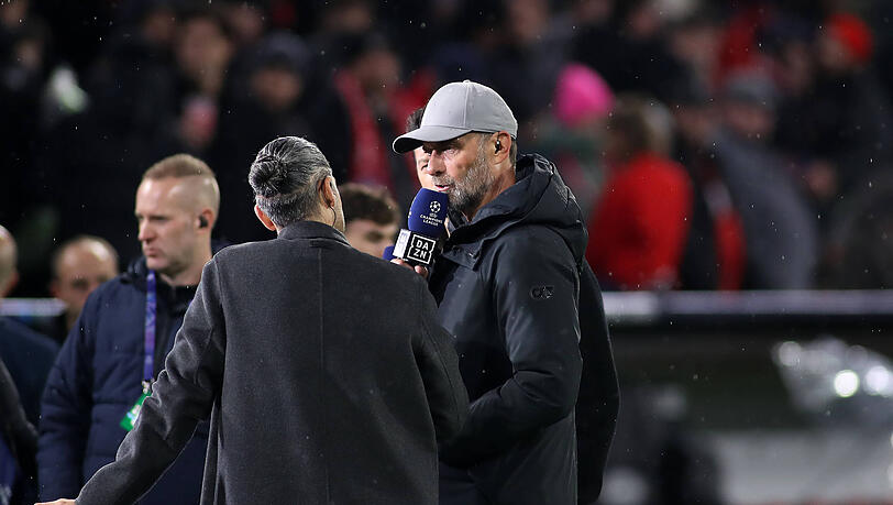 Bundestrainer Jürgen Klopp wollte sich in der Halbzeit des Arsenal-Spiels nicht zur Leistung von Pavlovic und Bischof äußern. Bundestrainer Jürgen Klopp wollte sich in der Halbzeit des Arsenal-Spiels nicht zur Leistung von Pavlovic und Bischof äußern.