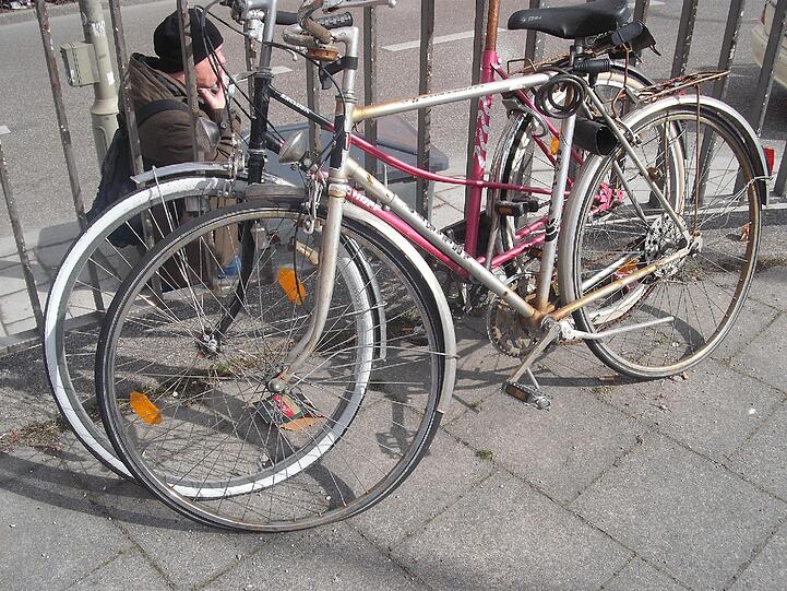 Keiner schöner Anblick: Schrott-Radl in München