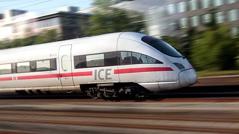 Fast alle IC/EC-Züge zwischen Ulm, Augsburg und München fallen am 24. November ab 23 Uhr aus, die ICEs halten nicht in Ulm und Günzburg.