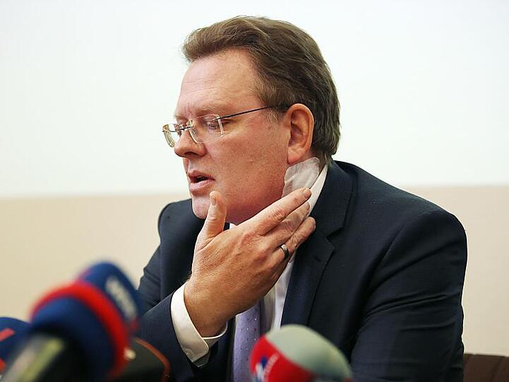 Wurde im November 2017 mit einem Messer angegriffen und am Hals verletzt: Andreas Hollstein, Bürgermeister von Altena.
