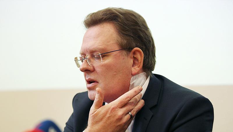 Wurde im November 2017 mit einem Messer angegriffen und am Hals verletzt: Andreas Hollstein, Bürgermeister von Altena. Wurde im November 2017 mit einem Messer angegriffen und am Hals verletzt: Andreas Hollstein, Bürgermeister von Altena.
