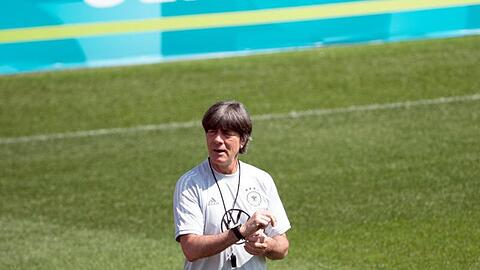 Joachim Löw wird vor dem Abflug nach London noch am taktischen Feinschliff feilen.
