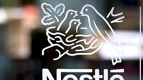 Die Behörden in Frankreich haben die Nestlé-Zentrale bei Paris durchsuchen lassen. (Archivbild)