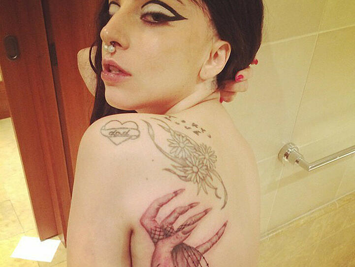 Gruselig: Lady Gagas neues Tattoo für ihre Fans