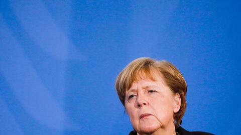 Laut "Bild"-Zeitung denkt auch Kanzlerin Merkel über eine Änderung des Infektionsschutzgesetzes nach.