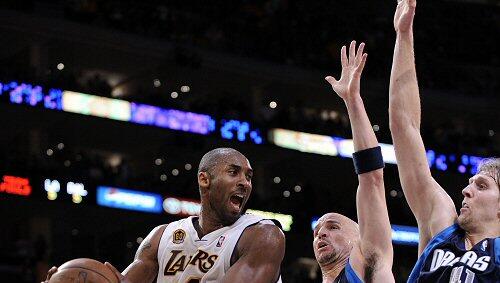 Unwiderstehlich: Kobe Bryant im Alleingang gegen die «Mavs» Unwiderstehlich: Kobe Bryant im Alleingang gegen die «Mavs»