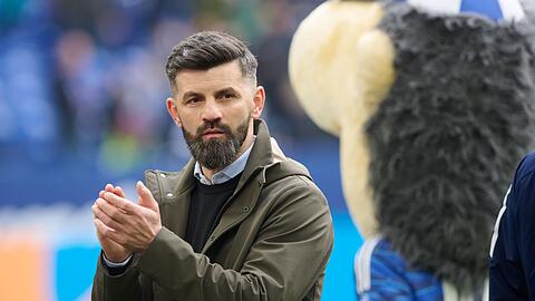 Schalkes Trainer Miron Muslic muss m&ouml;glicherweise auf Torh&uuml;ter Karius verzichten. (Archivbild)