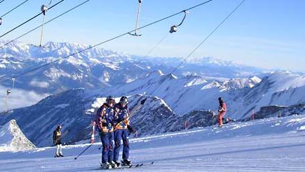 Angesichts der umwerfenden Kulisse wird am Kitzsteinhorn schon das Schleppliftfahren zum Erlebnis. Angesichts der umwerfenden Kulisse wird am Kitzsteinhorn schon das Schleppliftfahren zum Erlebnis.